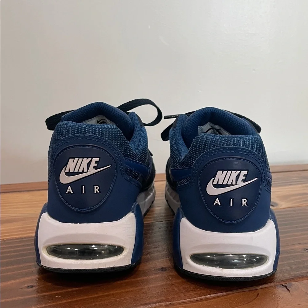 Nike Air Max IVO GS Dark Obsidian Size 6Y (Women’s 7.5)